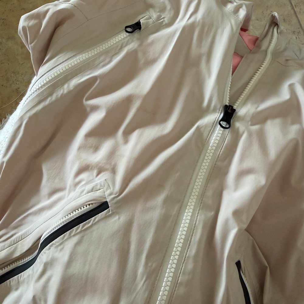 Lululemon Athletica Rain or Shine Rain Jacket - Picture 7 of 9